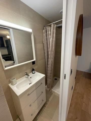 Saint-Germain-En-Laye: Grand Studio En Centre Ville A 2 Minutes Du Rer מראה חיצוני תמונה